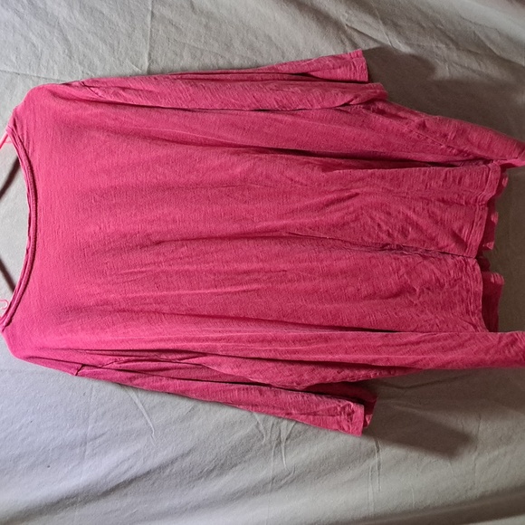 Woman's plus size 3/4 sleeve top - Picture 4 of 5